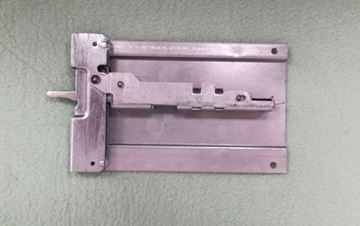 Obrázek Úchyt závěsu pravý