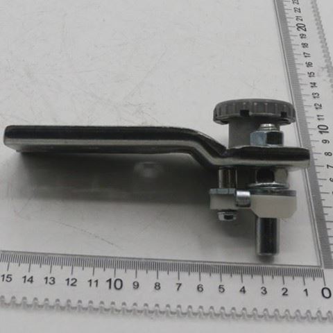 Obrázek z Závěs dveří spodní s nožičkou levý 