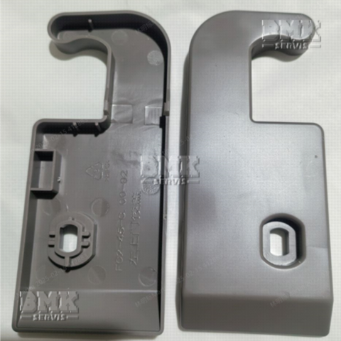 Obrázek z Kryt závěsu dveří horní - pravý 