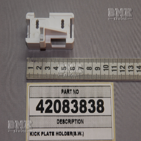 Obrázek z Držák spodní lišty dchladničky - nárazníku 